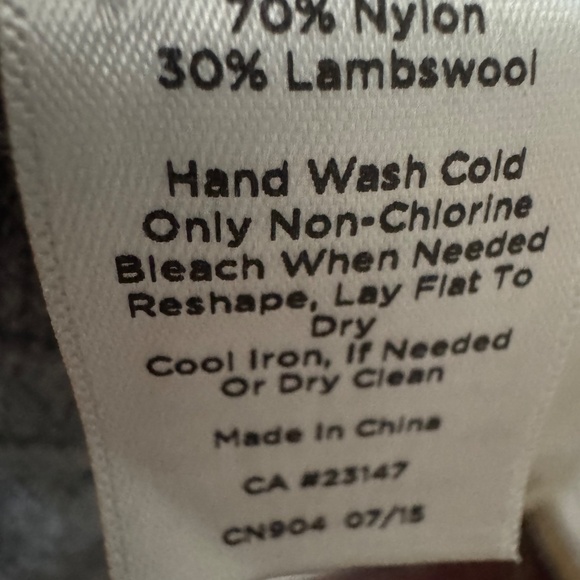 NWT Talbots grey heather cable turtleneck with buttons on sleeves L - Picture 7 of 7